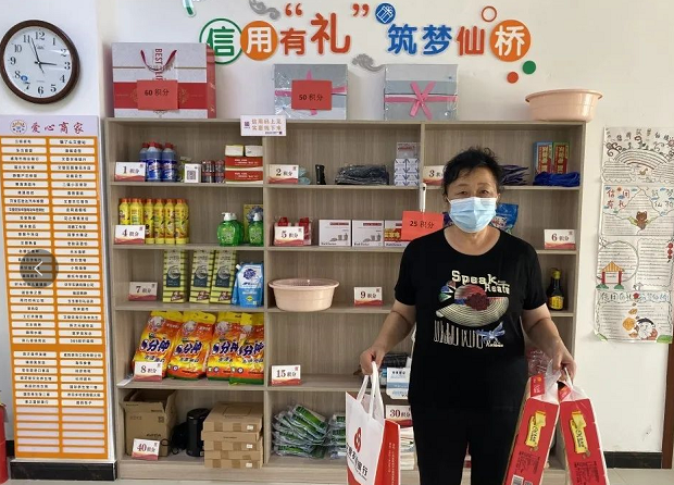 戴虹.png