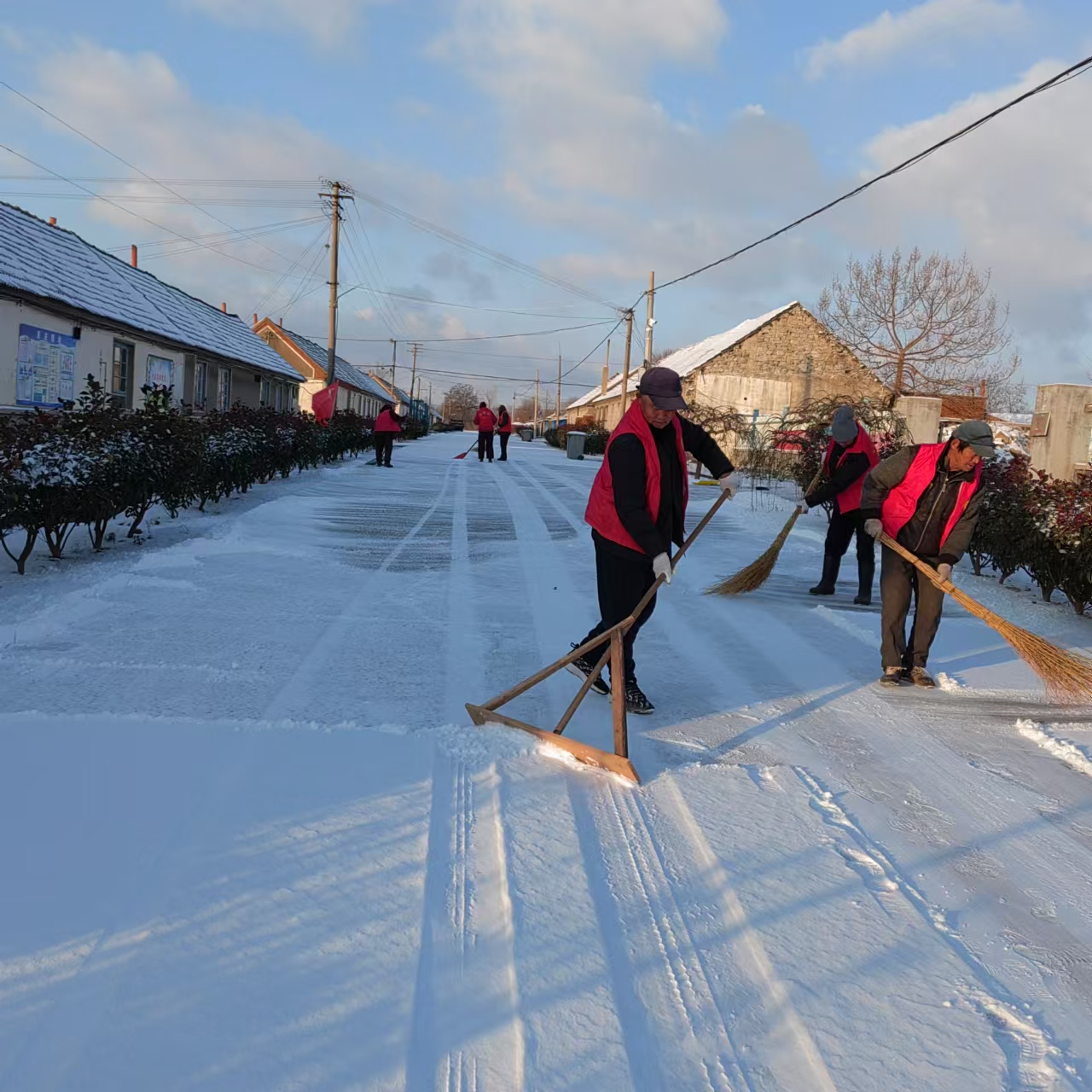 农村扫雪.jpg